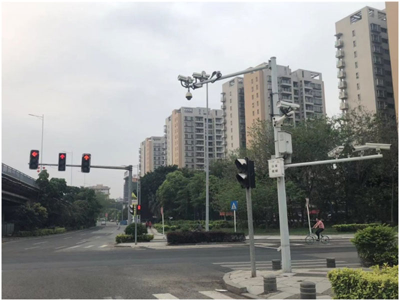 現有交通路(lù)口燈杆設置實景(jǐng)