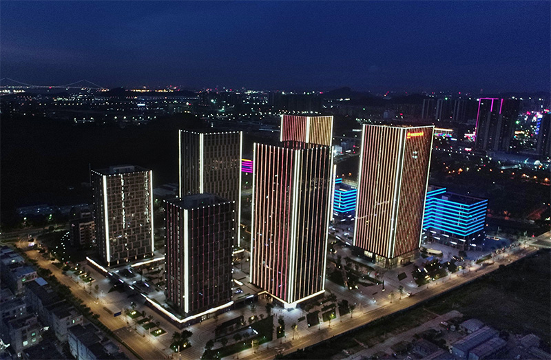 中鐵南方總（zǒng）部基地泛光照明工程側麵實拍圖