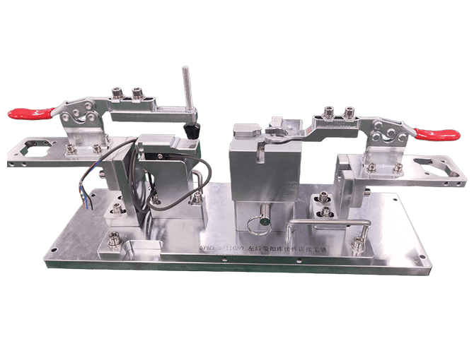 右後帶扣連（lián）接件鉚接工裝