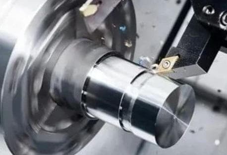 一根頭（tóu）發絲的1/10？ 揭秘精密加工的『微（wēi）米』追求