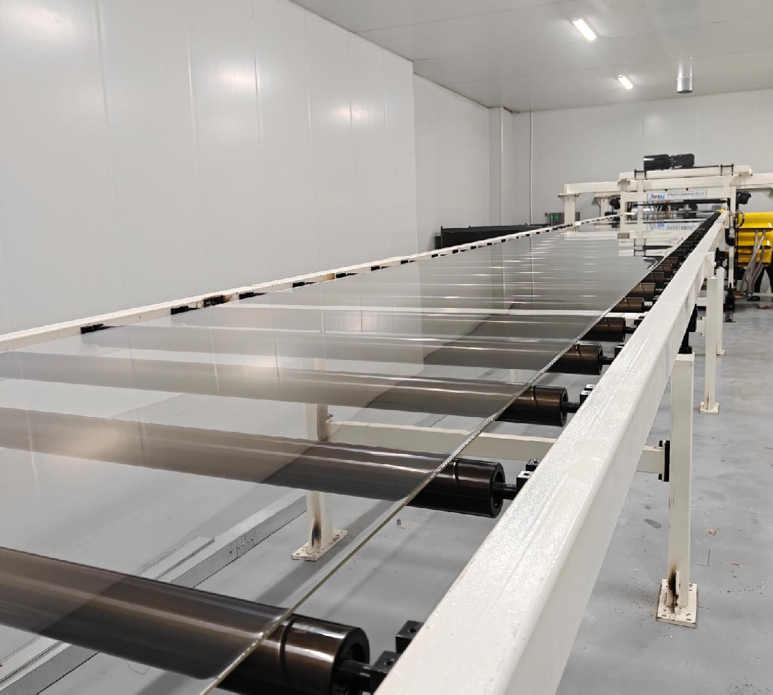 曆史性突破！深（shēn）藝（yì）隆（惠州）首塊自主有機板（bǎn）材成功下線